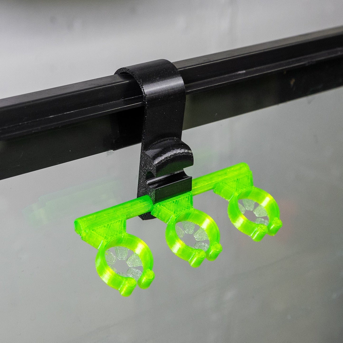 FragLoc™ - Mangrove Seedling & Aquatic Plant Holder - Single / Clip on 1’’ glass (No Magnet) / Black - Animals & Pet